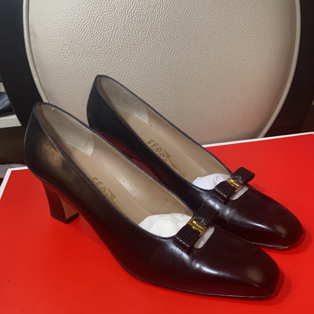 Salvatore Ferragamo used in good condition clean. - Picture 10 of 12